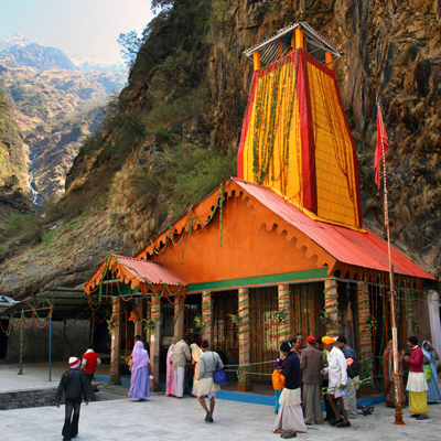 https://www.uttarakhandtourism.gov.in/assets/media/UTDB_media_1736760764Yamunotri_Temple.jpg